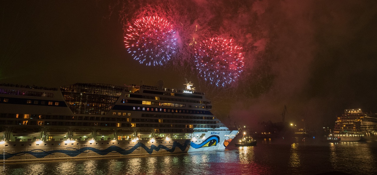 Open seas and amazing fireworks - Gio Midtown : Gio Midtown