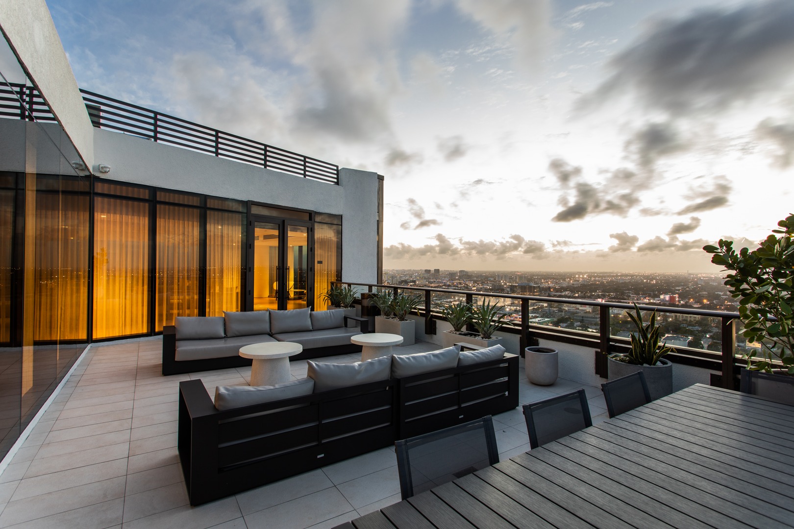 The rooftop deck at Gio Midtown's luxury apartments in Miami